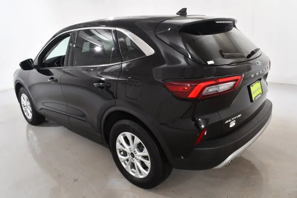 2023 Ford Escape - $21,955