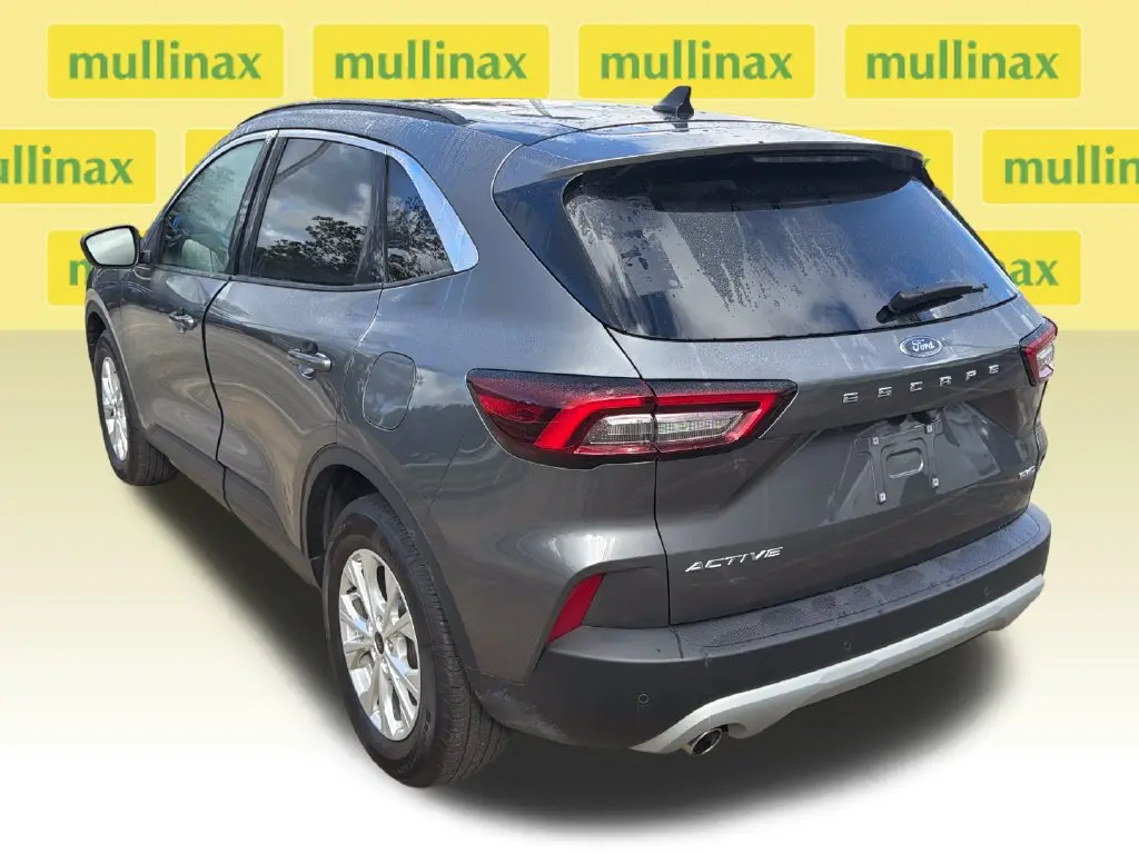 2023 Ford Escape - $25,300
