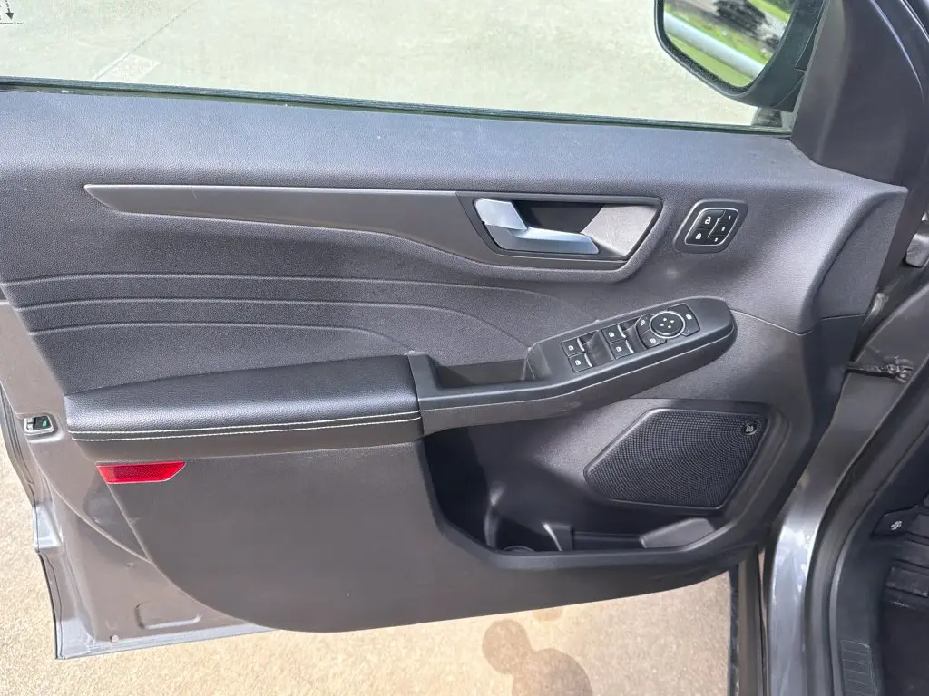 2023 Ford Escape - $25,300
