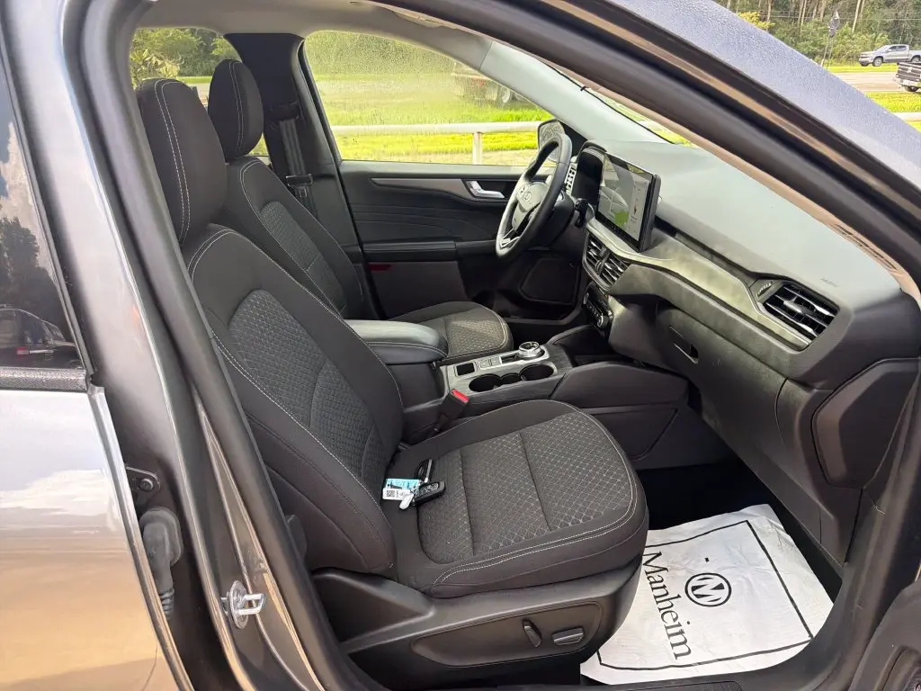 2023 Ford Escape - $25,300