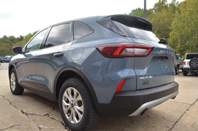 2025 Ford Escape - $24,900