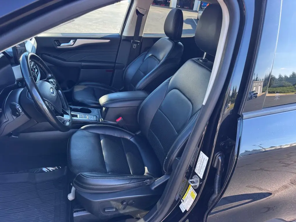 2022 Ford Escape - $17,000