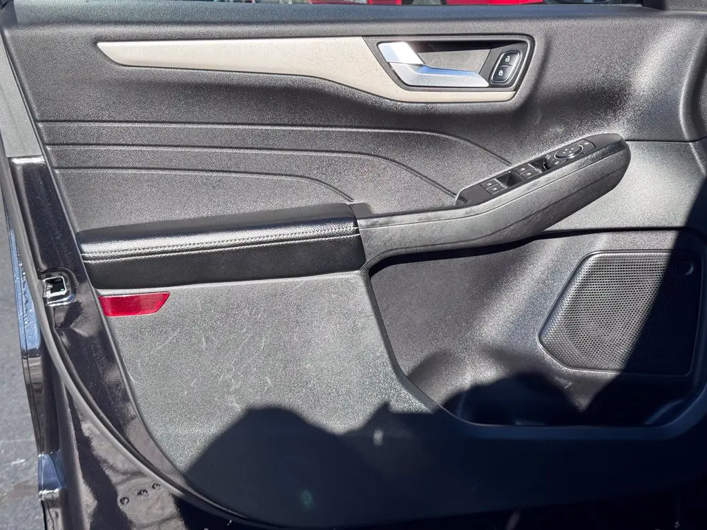 2022 Ford Escape - $17,000