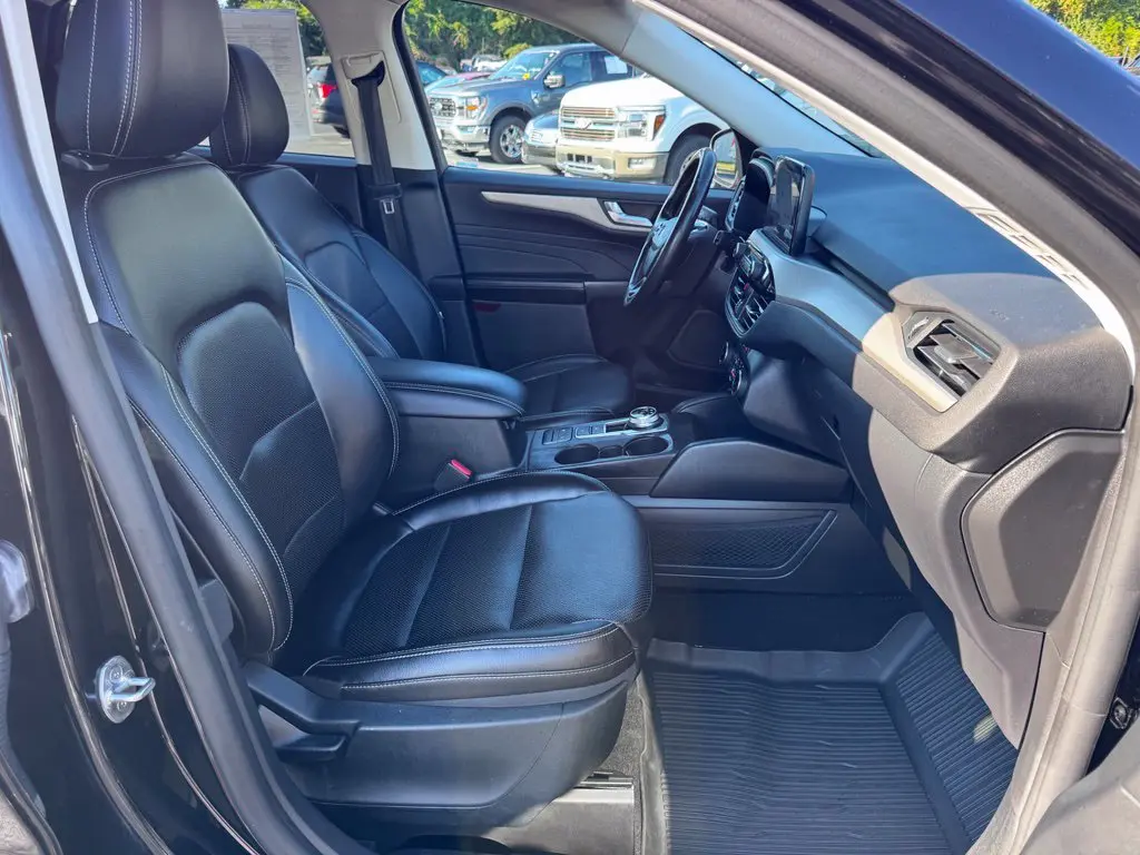 2022 Ford Escape - $17,000