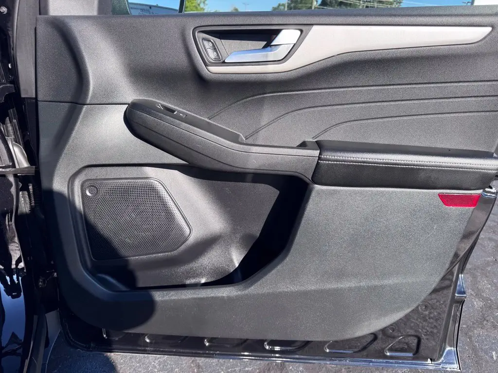 2022 Ford Escape - $17,000