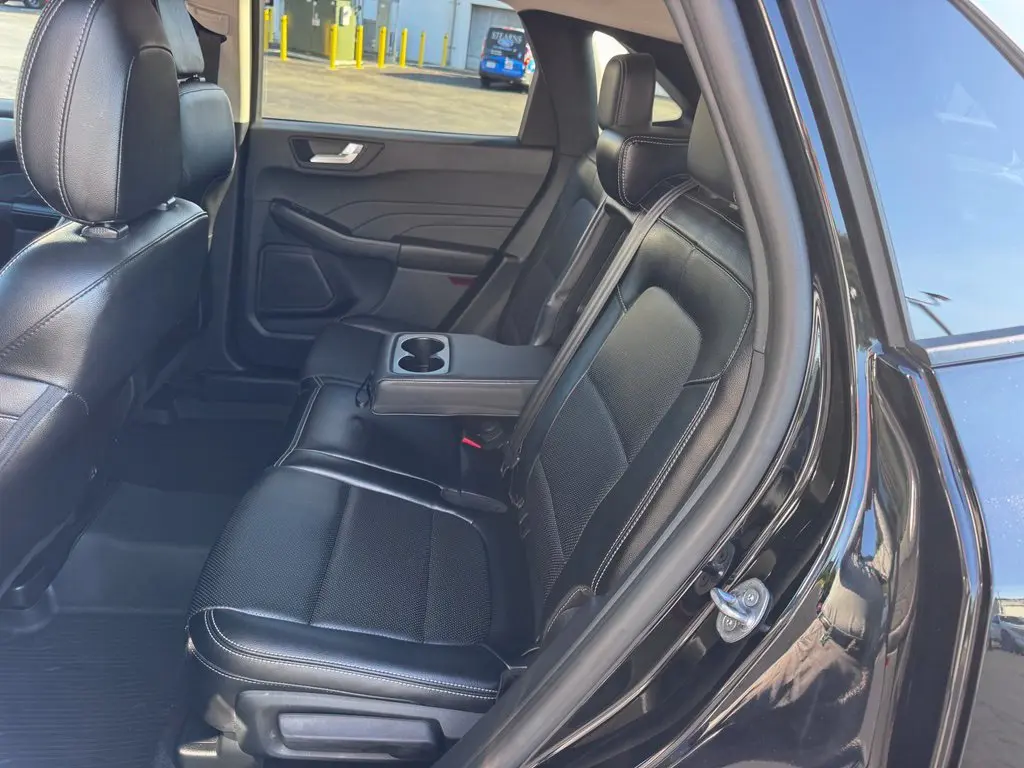 2022 Ford Escape - $17,000