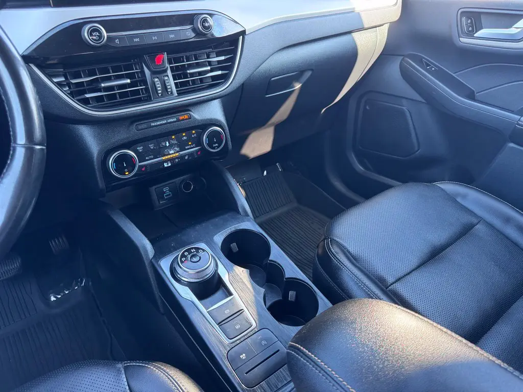 2022 Ford Escape - $17,000