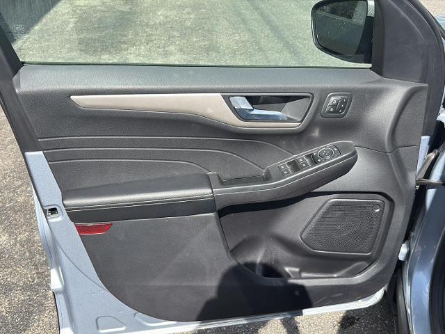 2022 Ford Escape - $23,400