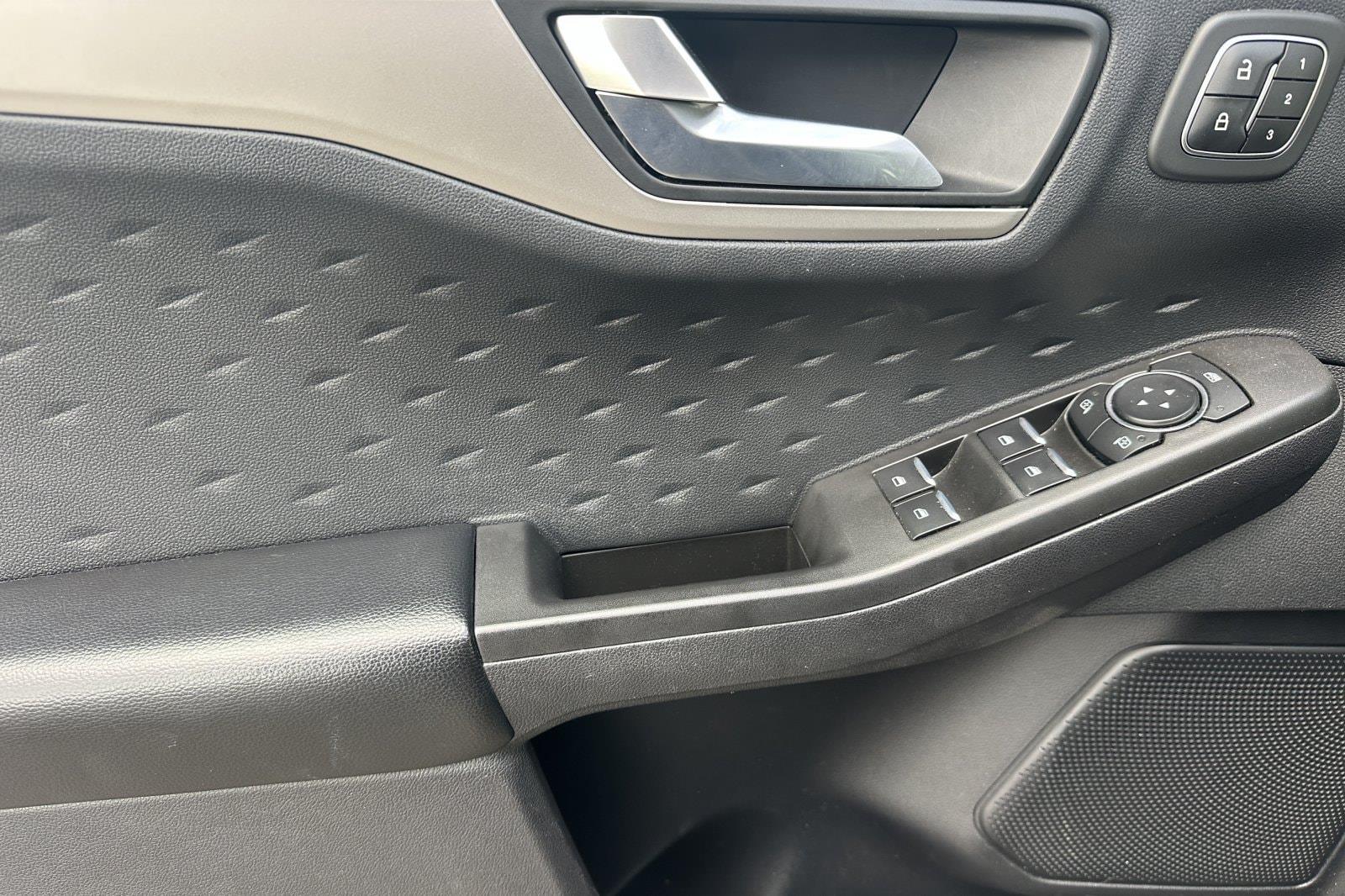 2020 Ford Escape - $13,860