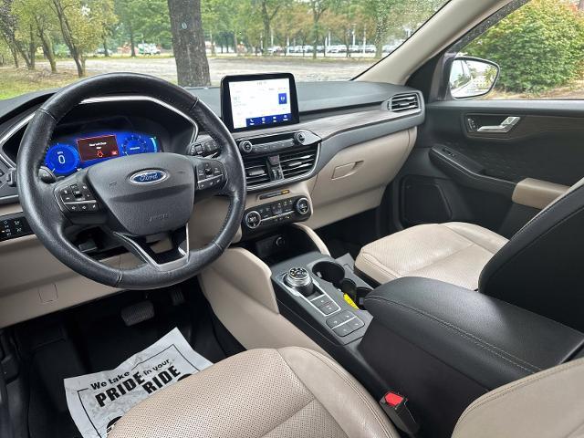 2020 Ford Escape Titanium — photo 1 of 12
