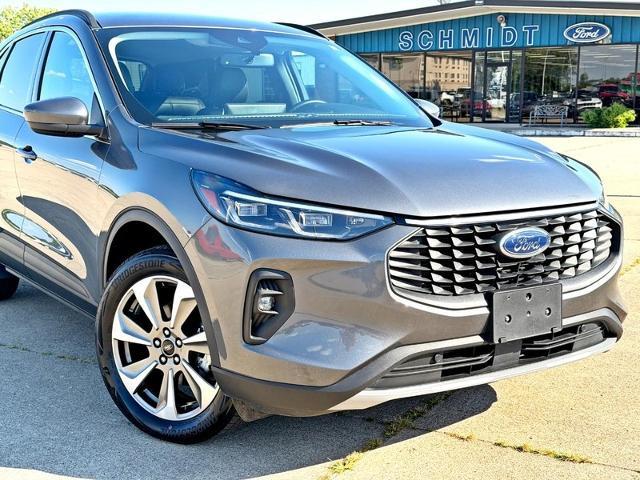 2025 Ford Escape Platinum — photo 1 of 6