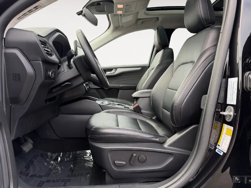 2025 Ford Escape - $28,775