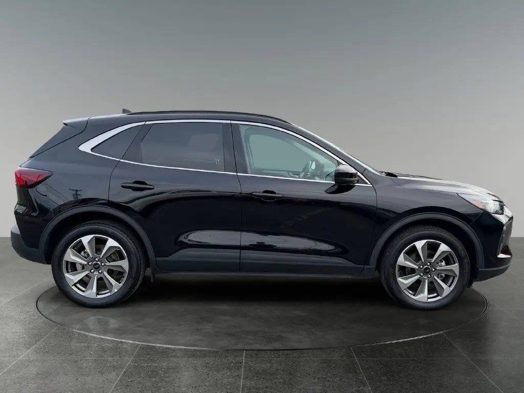 2025 Ford Escape - $28,775