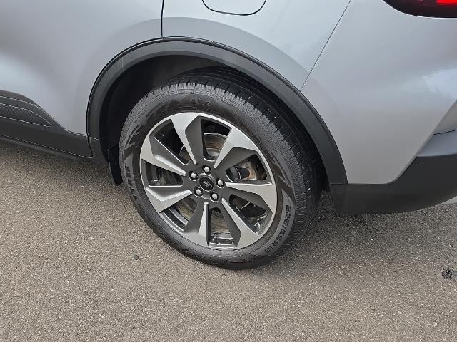 2023 Ford Escape Platinum — photo 1 of 2