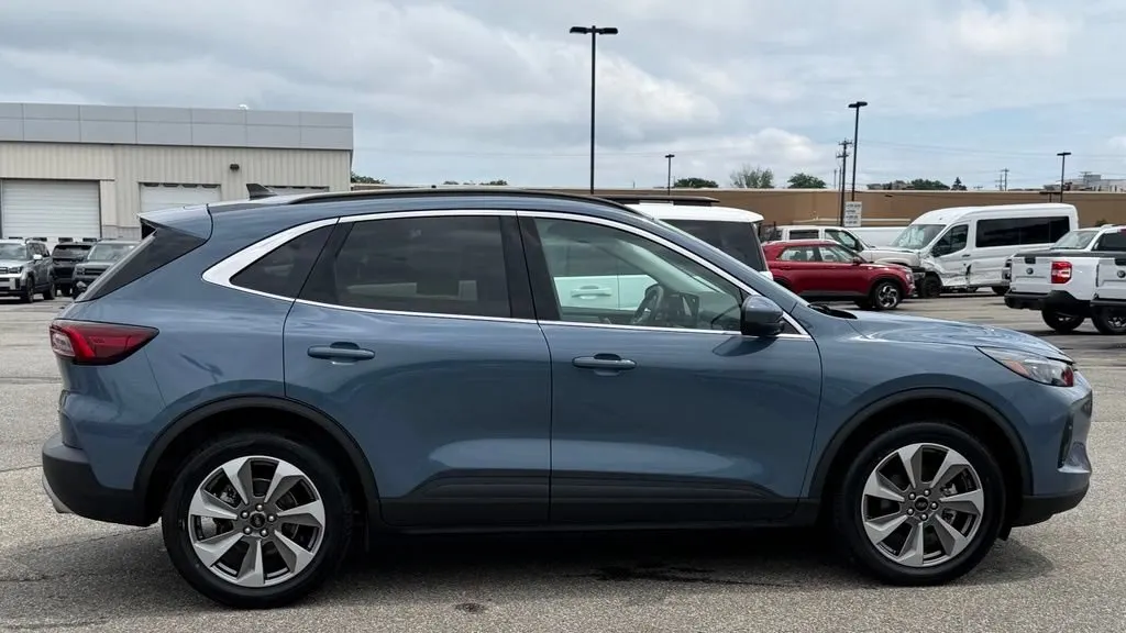 2025 Ford Escape Platinum