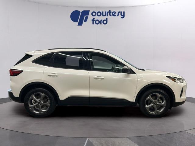 2025 Ford Escape - $27,990