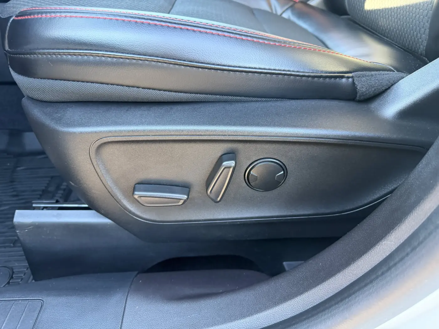 2023 Ford Escape - $25,880
