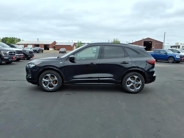 2023 Ford Escape ST-Line — photo 1 of 12