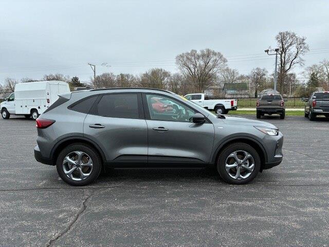 2025 Ford Escape - $29,900