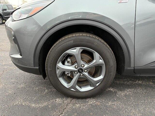 2025 Ford Escape - $29,900