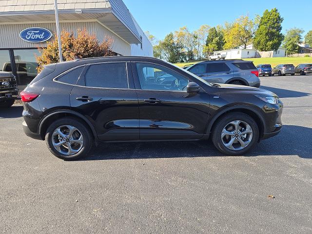 2025 Ford Escape - $30,900