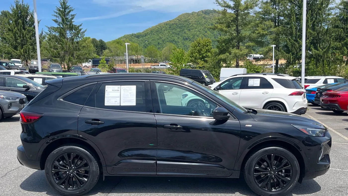 2023 Ford Escape ST-Line Elite