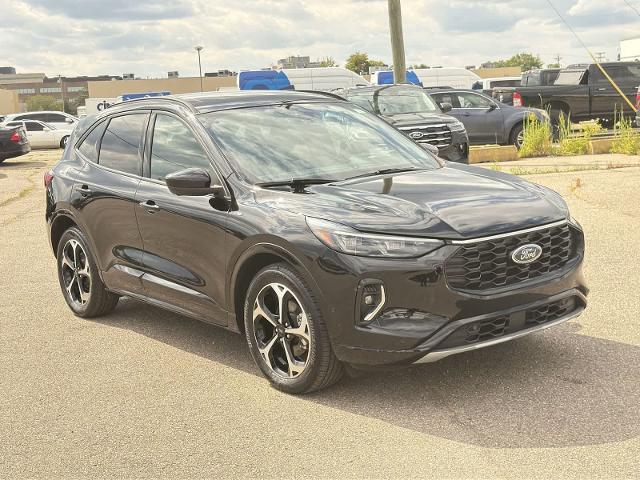 2023 Ford Escape Hybrid ST-Line Elite — photo 1 of 12