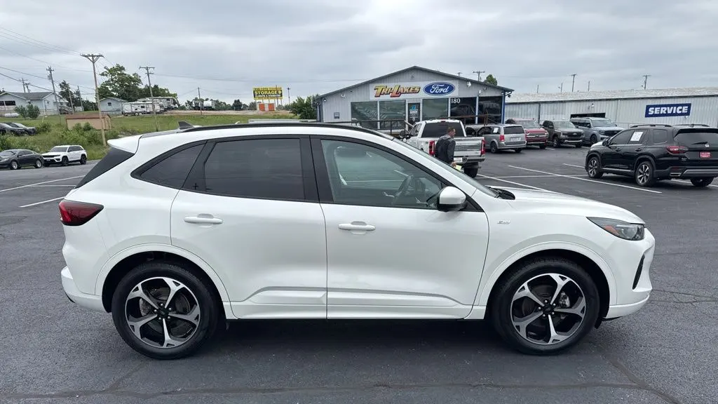 2025 Ford Escape Hybrid ST-Line Elite