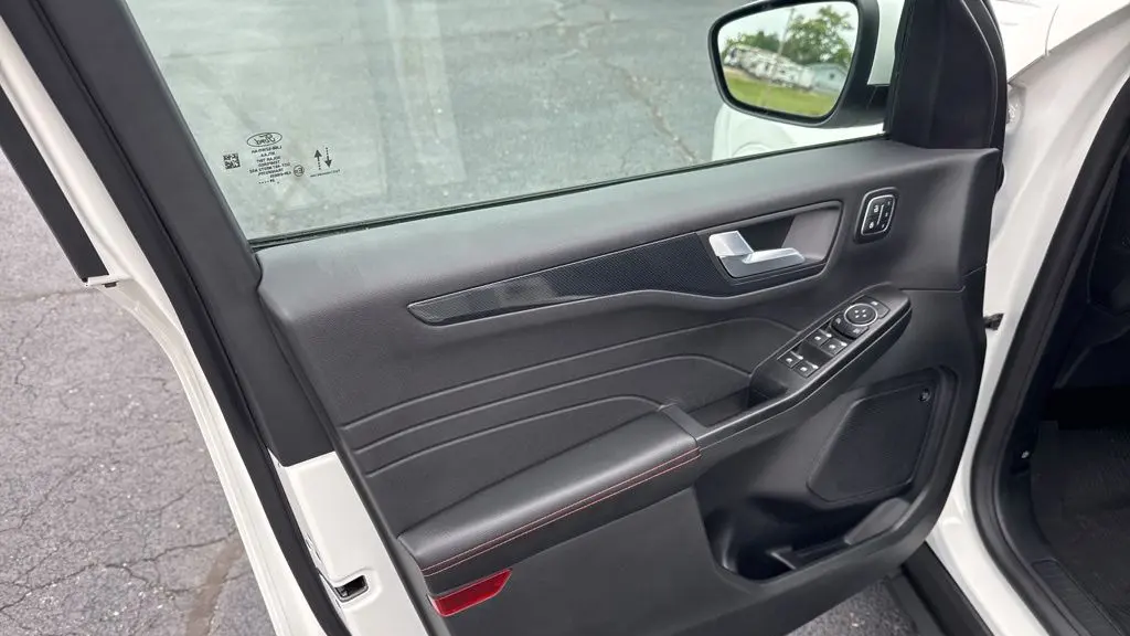 2025 Ford Escape Hybrid ST-Line Elite