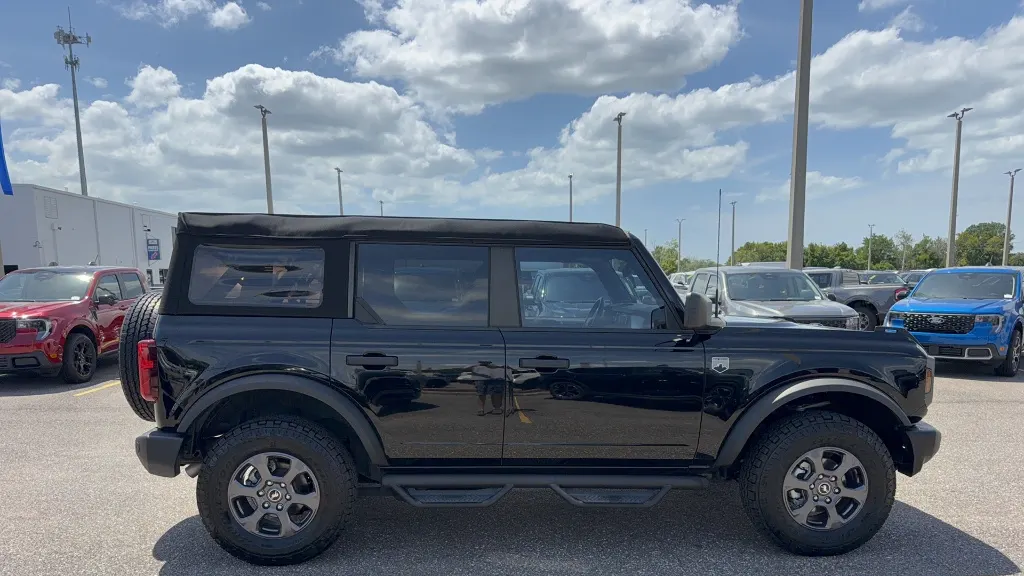 2023 Ford Bronco Base