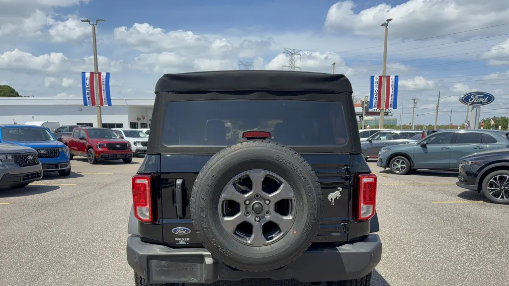 2023 Ford Bronco Base