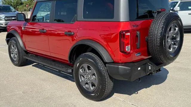 2023 Ford Bronco Base