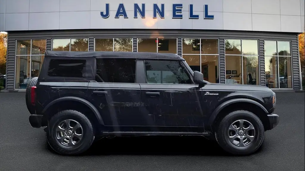 2023 Ford Bronco Base