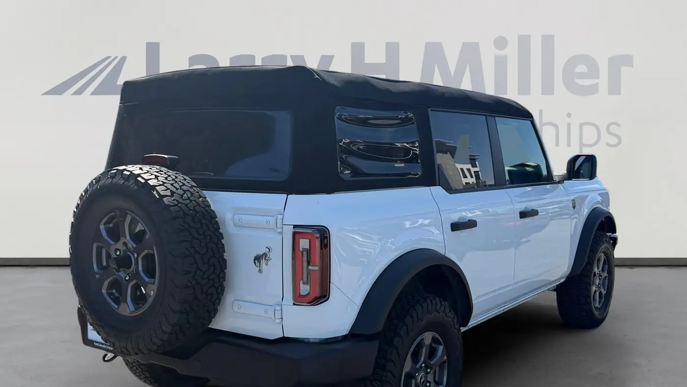 2023 Ford Bronco Base