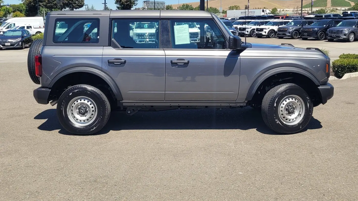 2025 Ford Bronco Base