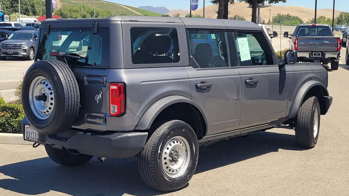 2025 Ford Bronco Base