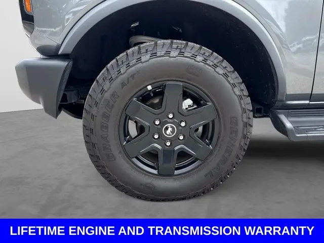 2025 Ford Bronco - $42,800