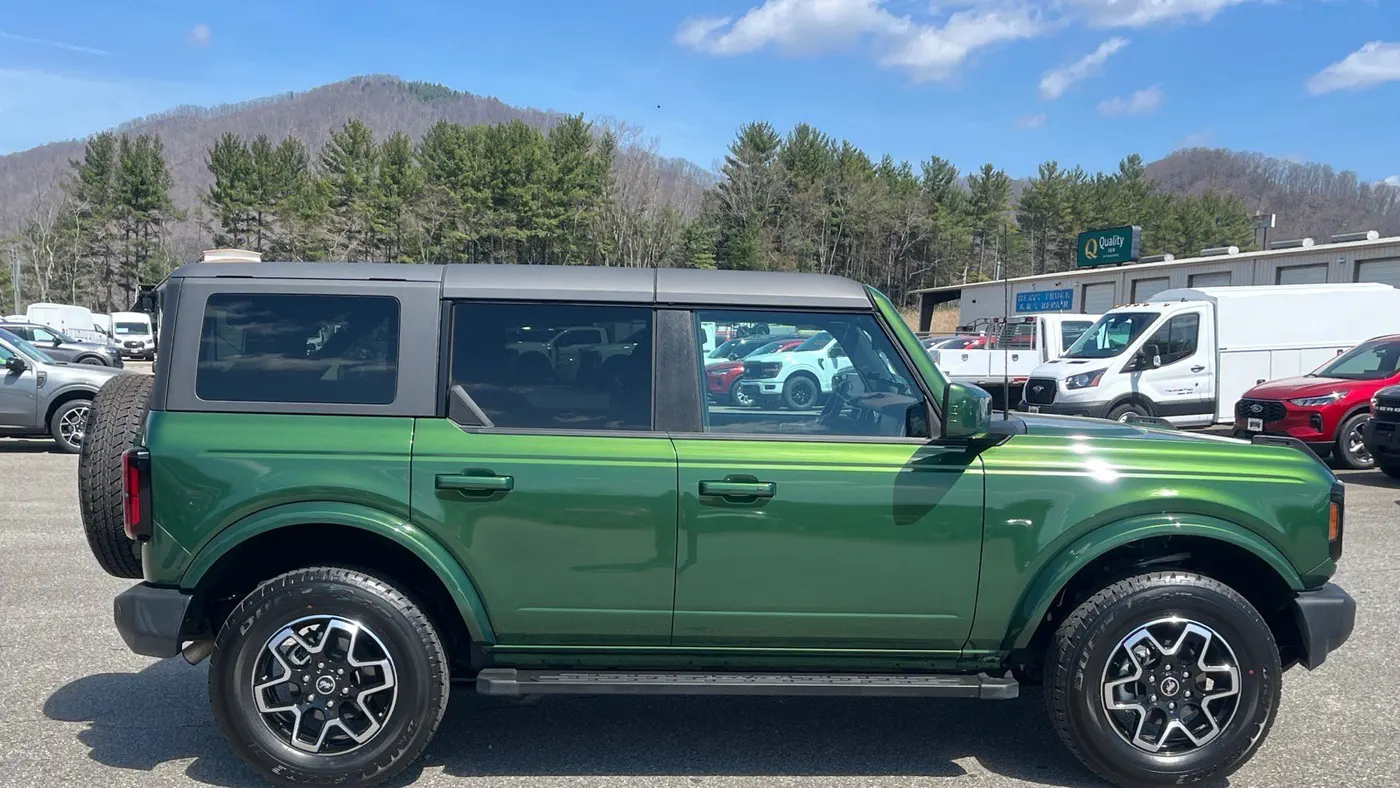 2024 Ford Bronco Outer Banks