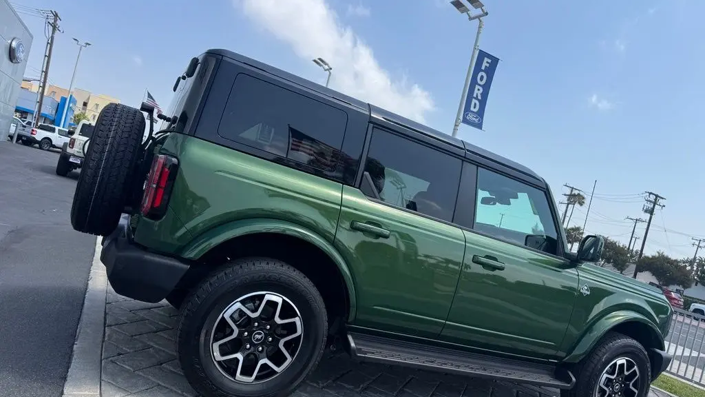 2025 Ford Bronco Outer Banks