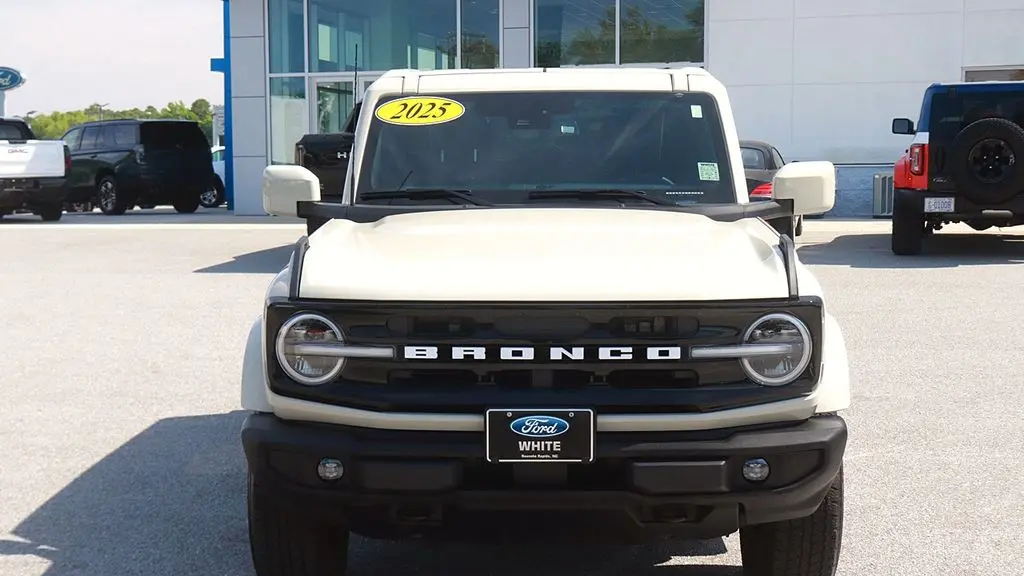 2025 Ford Bronco Outer Banks