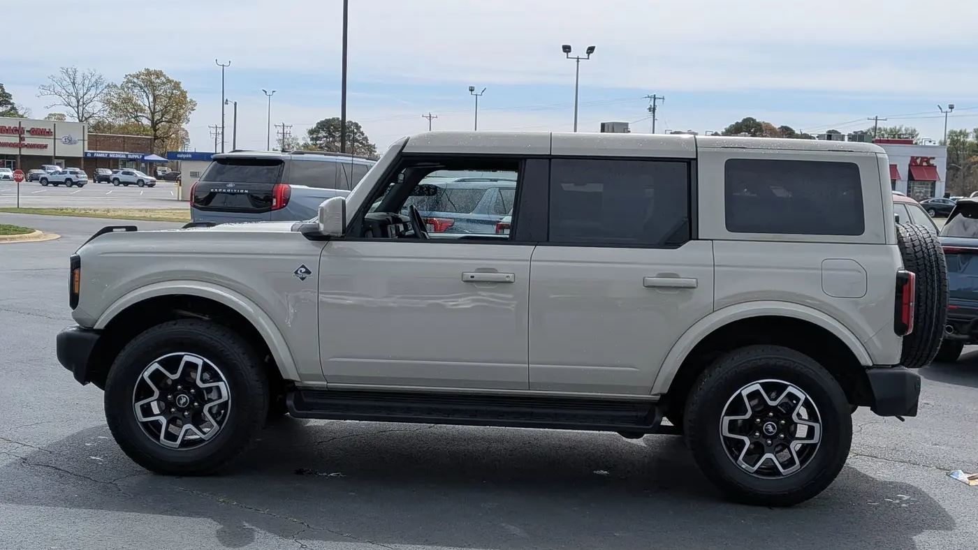 2025 Ford Bronco Outer Banks
