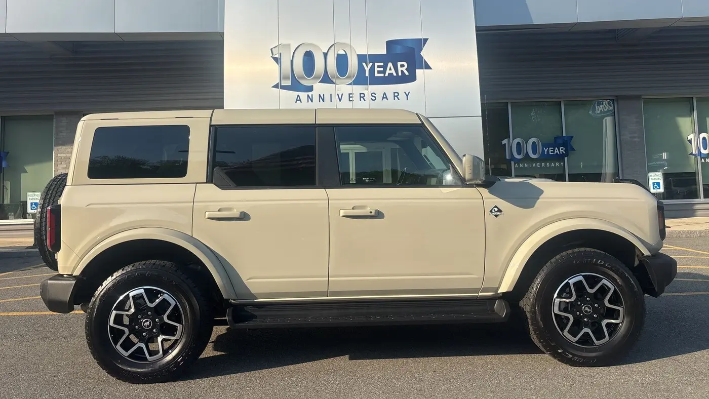 2025 Ford Bronco Outer Banks