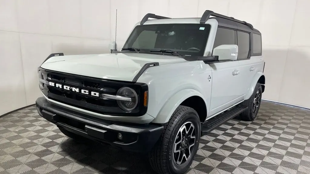 2024 Ford Bronco Outer Banks