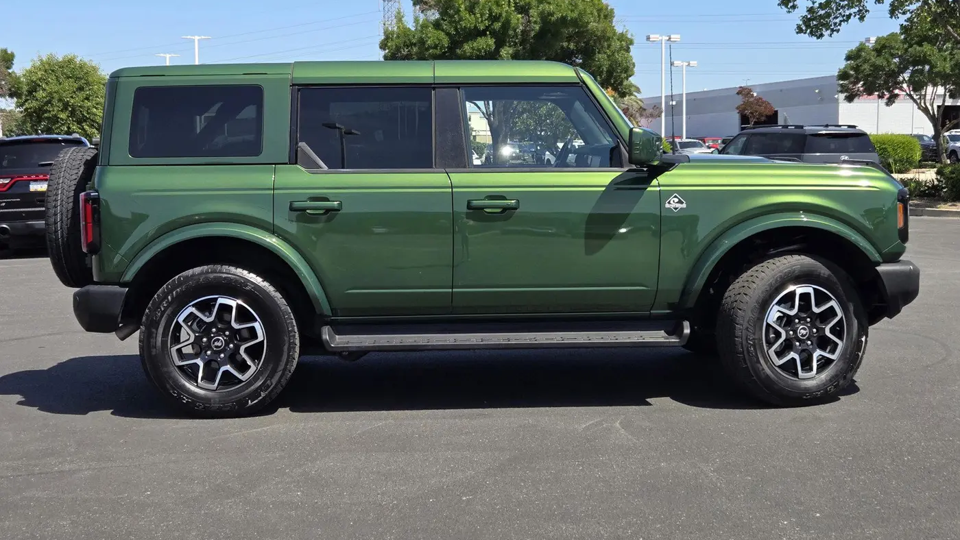 2025 Ford Bronco Outer Banks