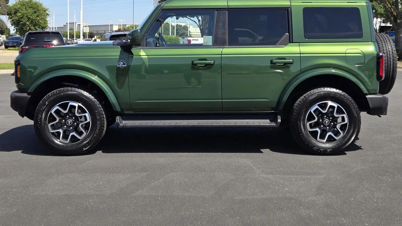 2025 Ford Bronco Outer Banks