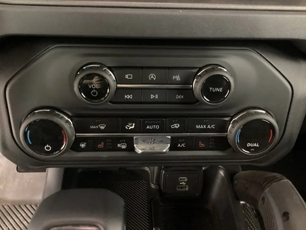 2025 Ford Bronco - $75,986