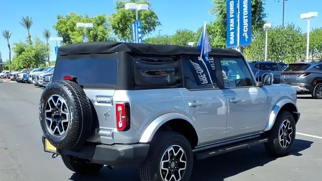 2021 Ford Bronco Base