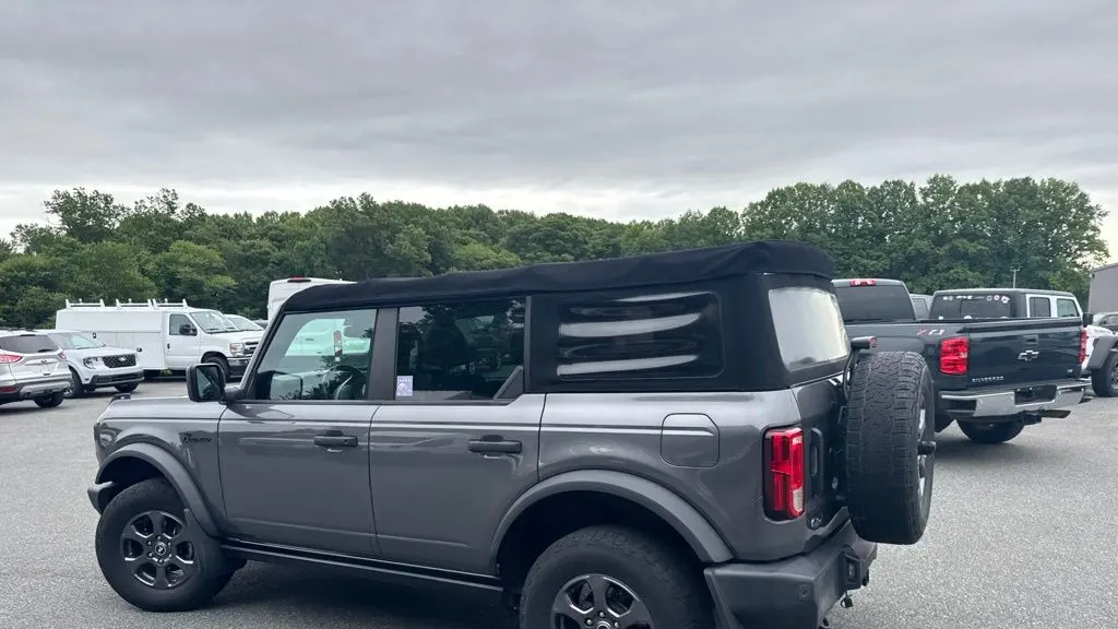 2021 Ford Bronco Base