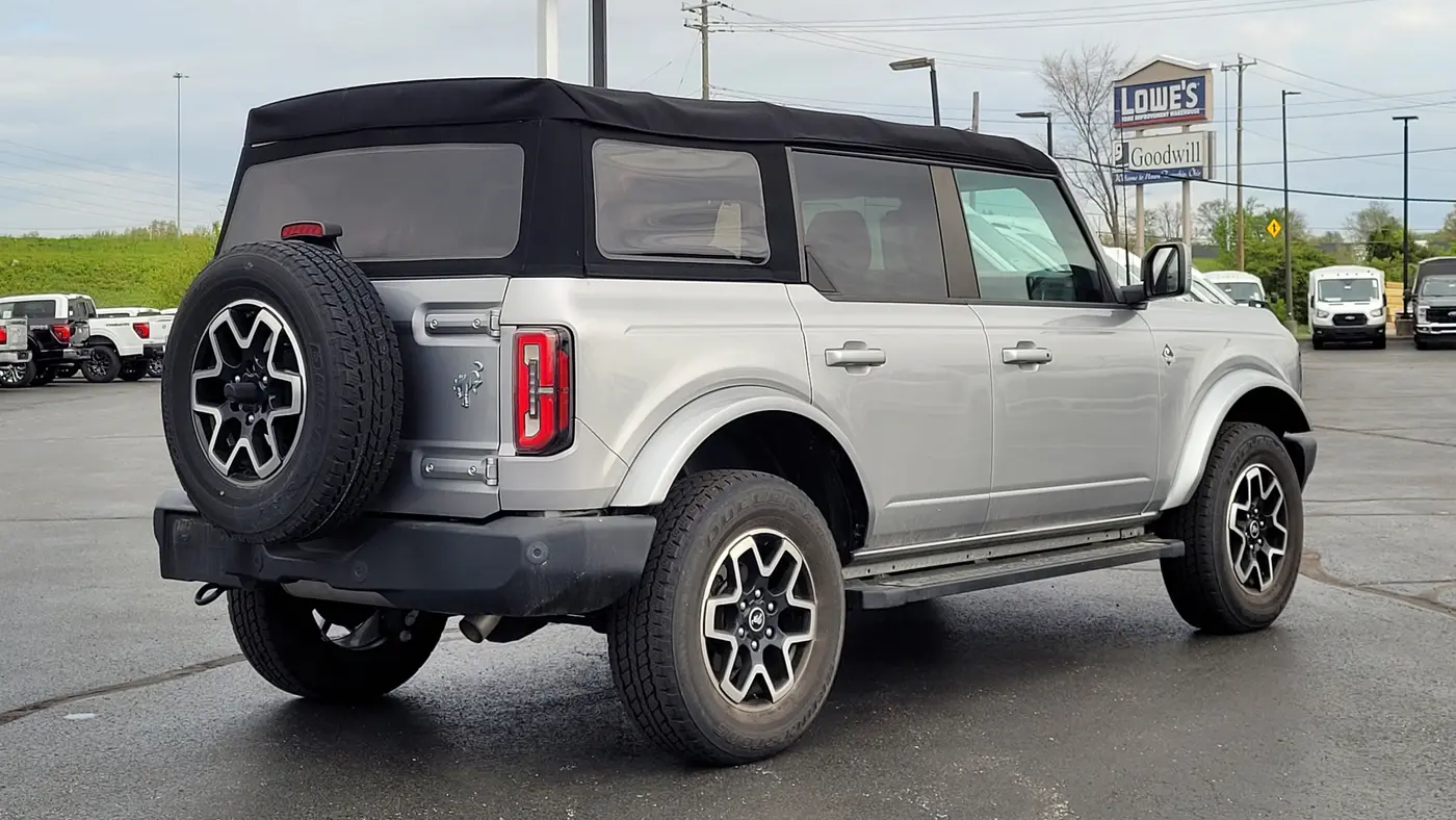 2023 Ford Bronco Base