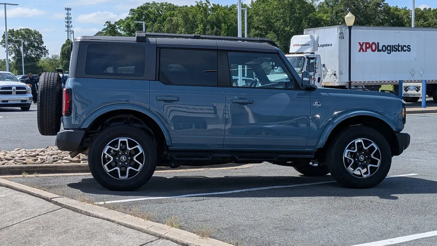 2023 Ford Bronco Base